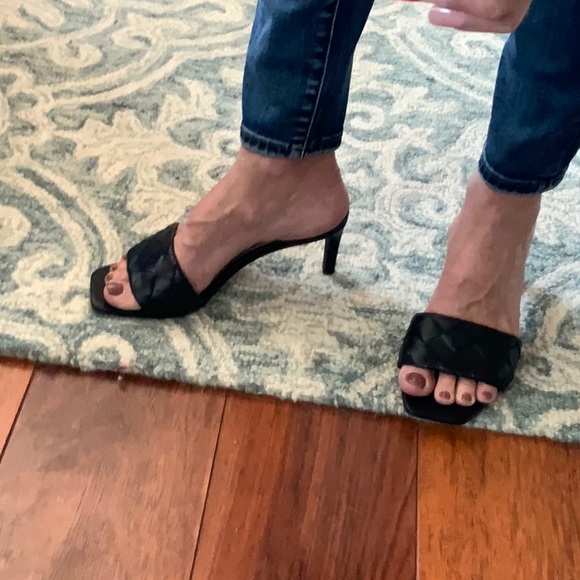 Woven sandal - Picture 2 of 5